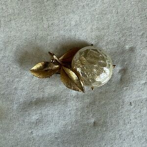 Sarah Coventry Scatter pin, Pearl Bloom, 1965 Vintage Signed Set